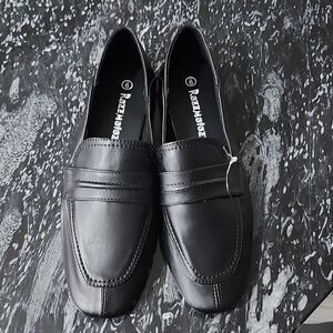 BRAND NEW RAZZMATAZZ WOMEN"S SQUARE TOE FLAT SHOE